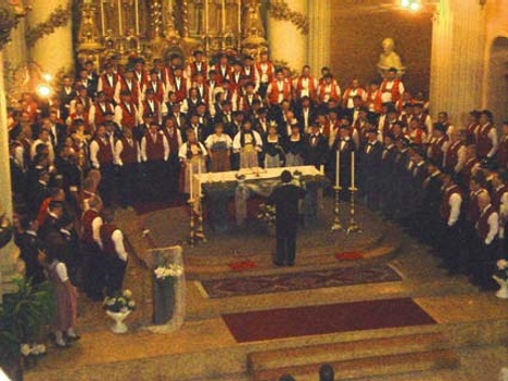 Gesamtchor in der Kirche am Naturjuuzkonzert